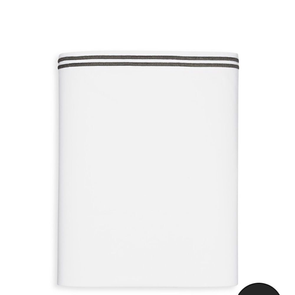 HUDSON PARK COLLECTION
Italian Percale Flat Sheet, Queen